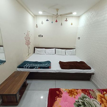 Hotel S Tower Ujjain Exteriör bild