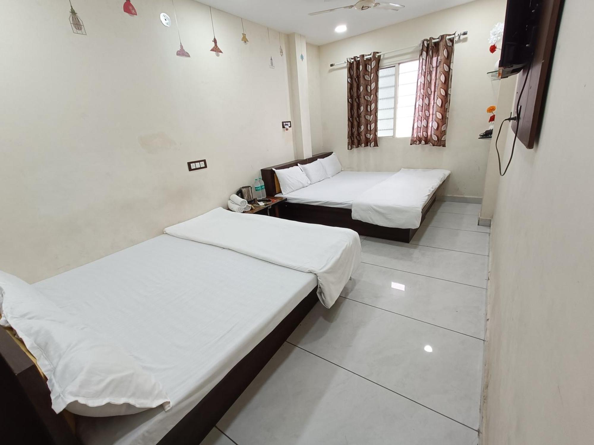 Hotel S Tower Ujjain Exteriör bild