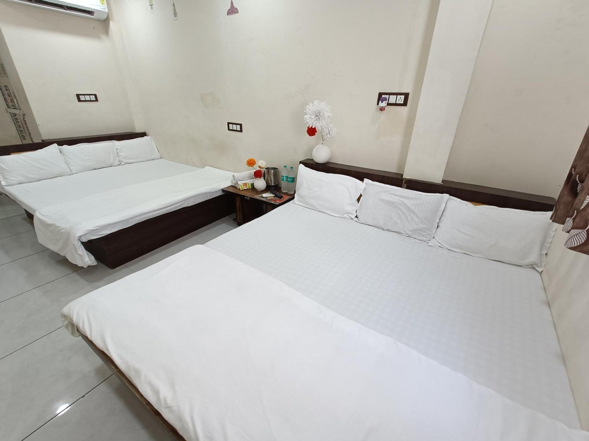 Hotel S Tower Ujjain Exteriör bild