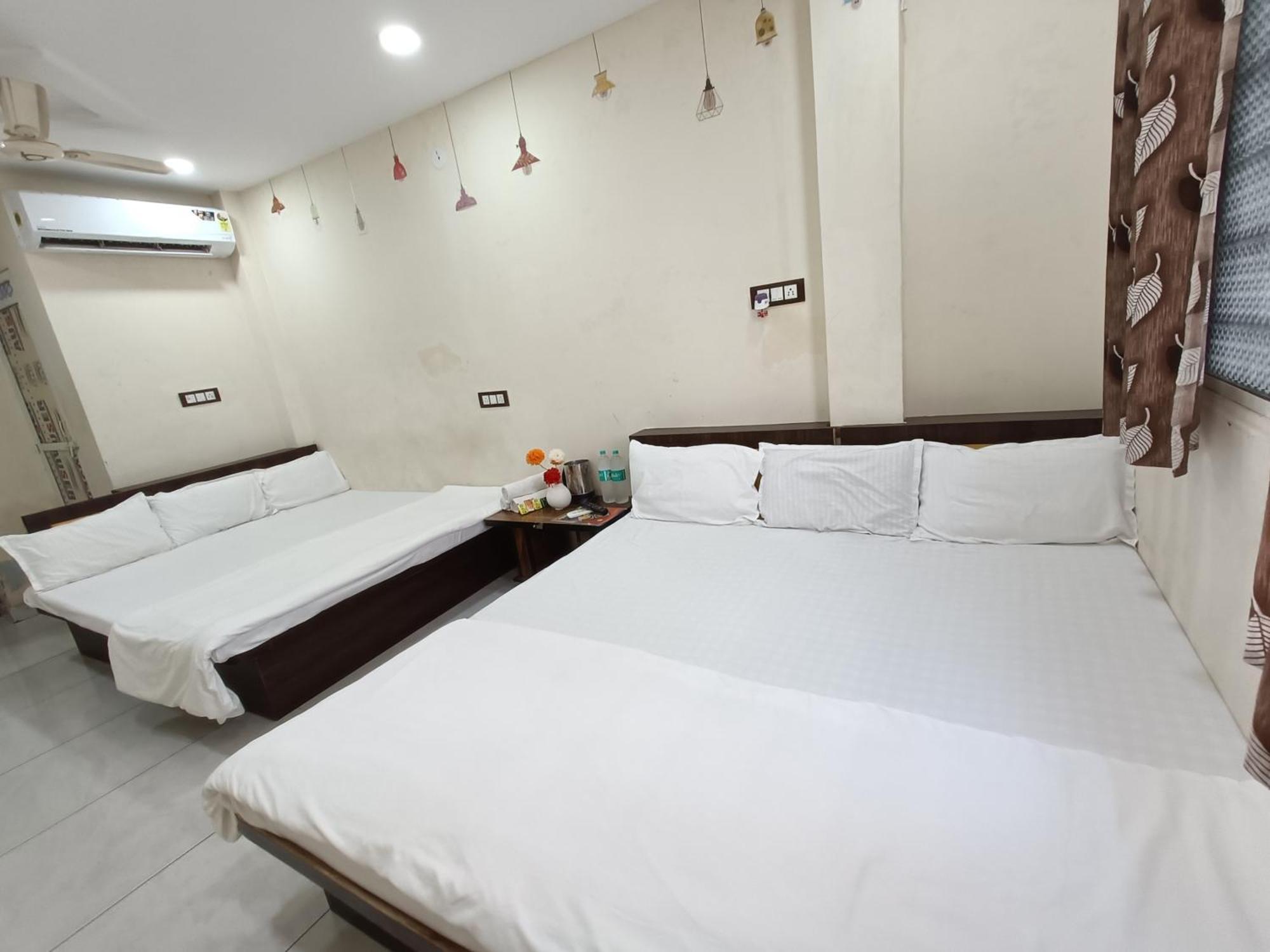 Hotel S Tower Ujjain Exteriör bild