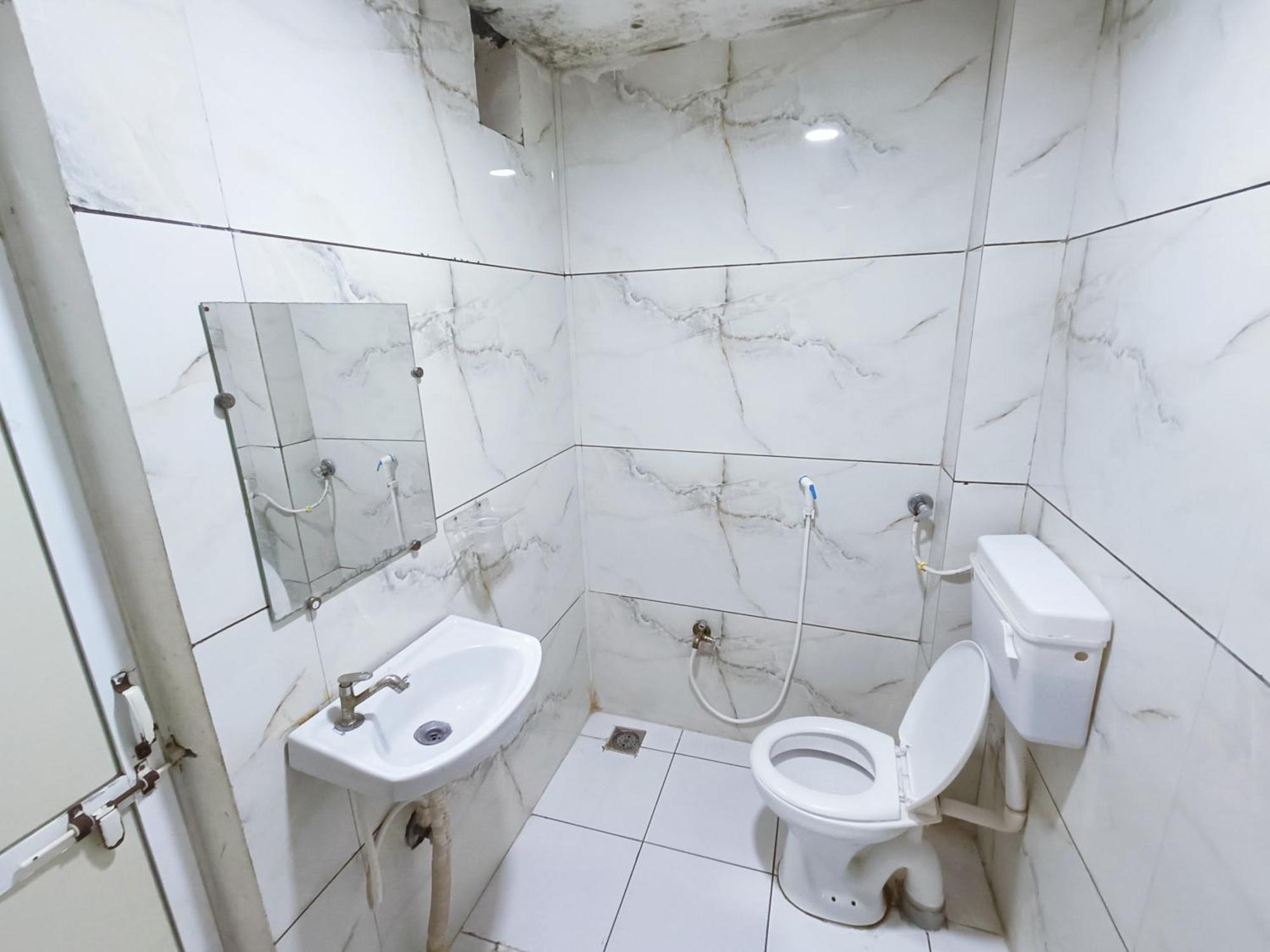 Hotel S Tower Ujjain Exteriör bild