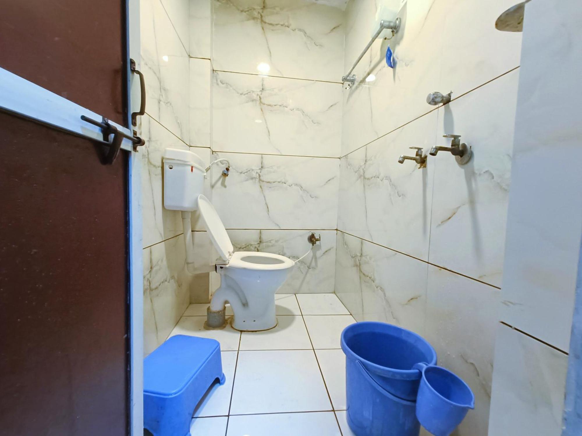 Hotel S Tower Ujjain Exteriör bild