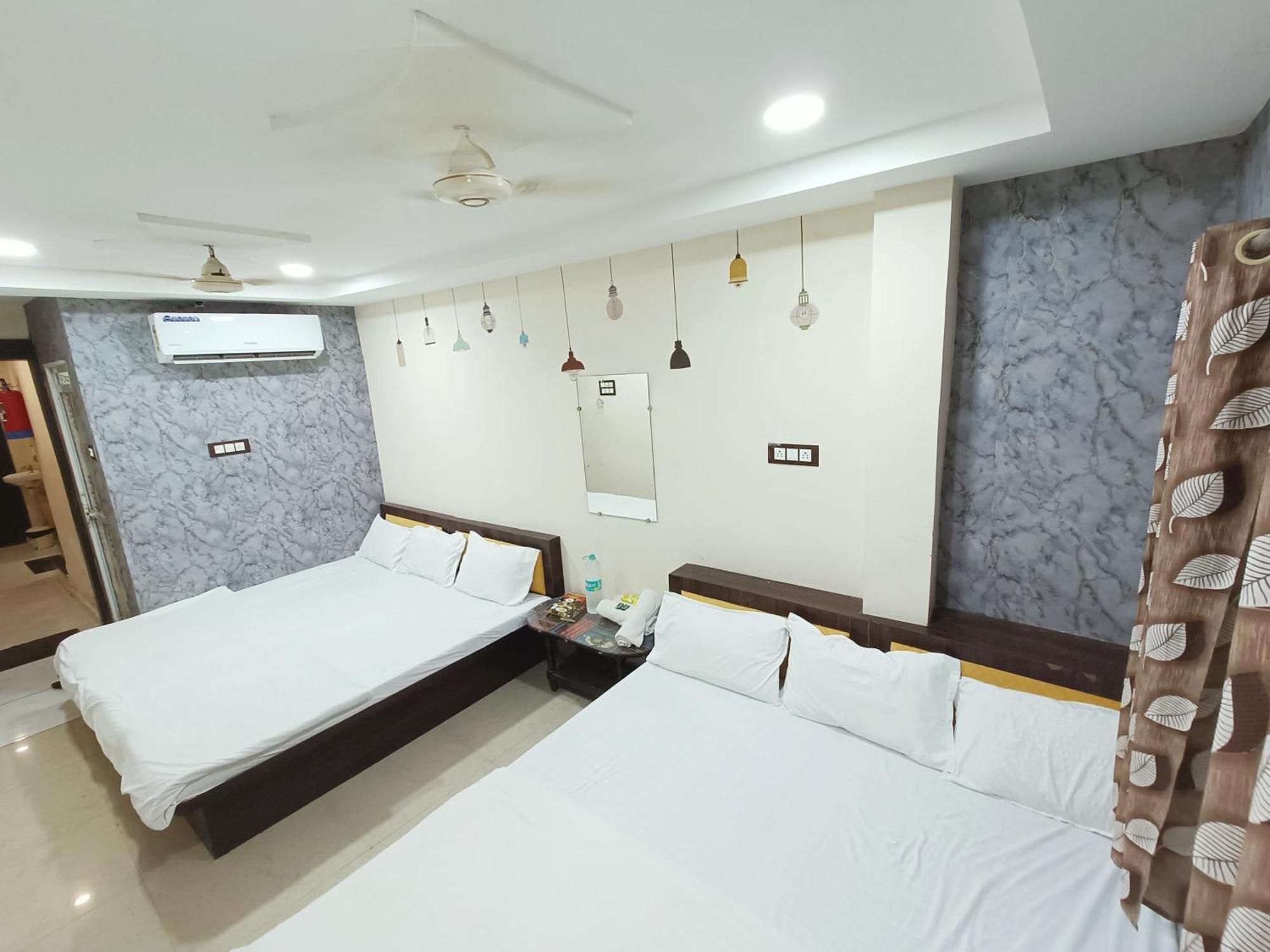 Hotel S Tower Ujjain Exteriör bild