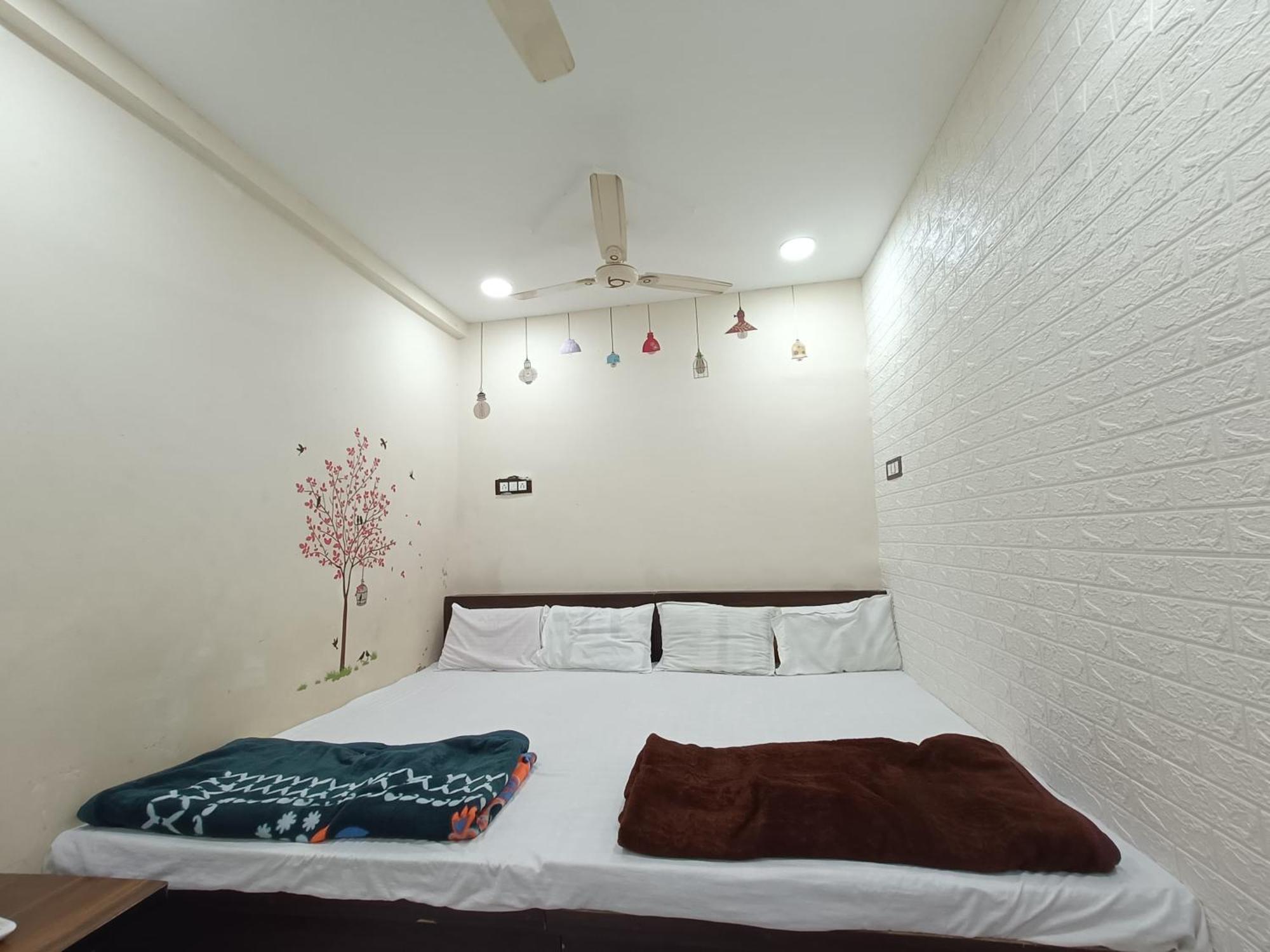 Hotel S Tower Ujjain Exteriör bild