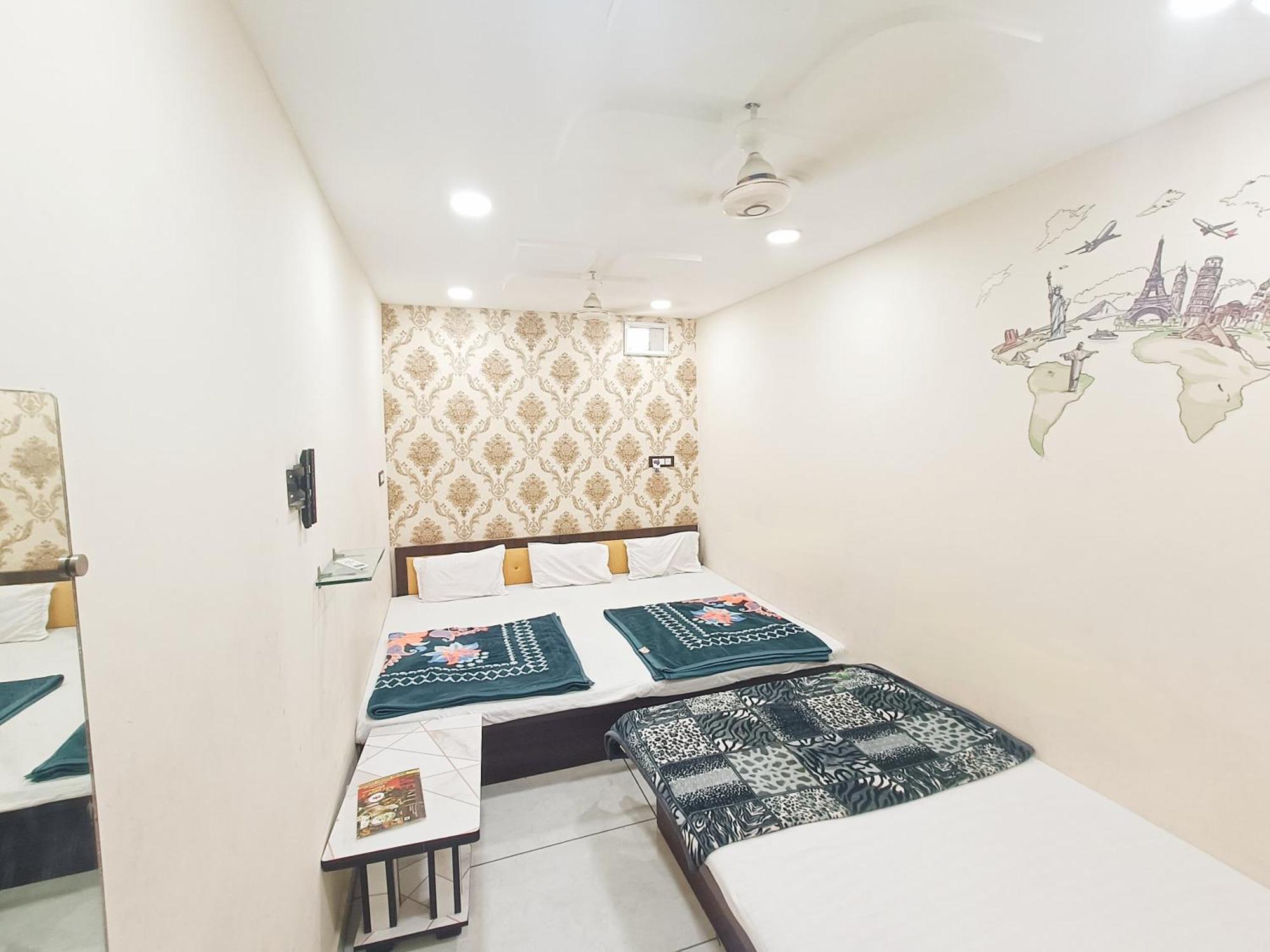 Hotel S Tower Ujjain Exteriör bild