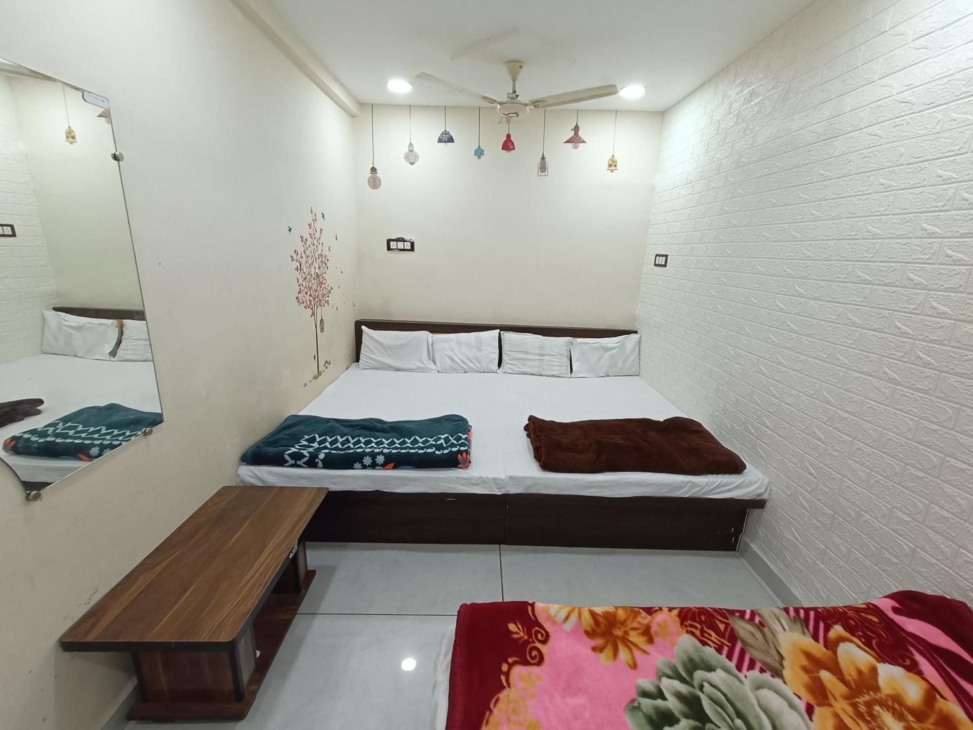 Hotel S Tower Ujjain Exteriör bild